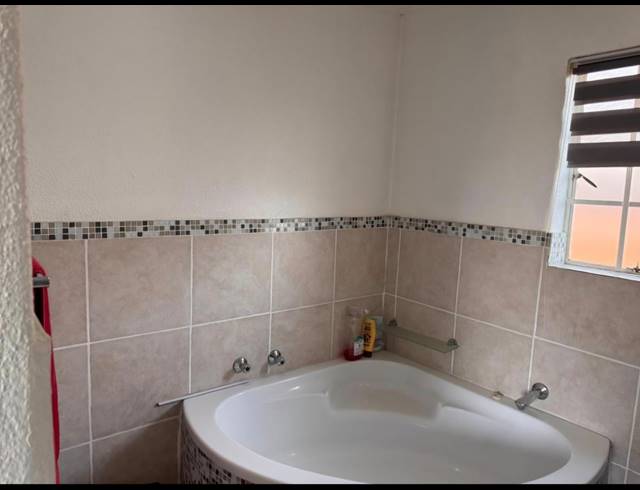 3 BEDROOM SECTIONAL TITLE FOR SALE IN WILGEHEUWEL
